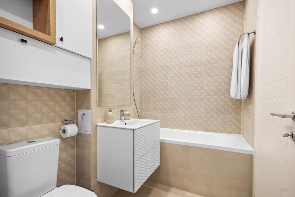 Shower, Toilet, Bathroom, Bath