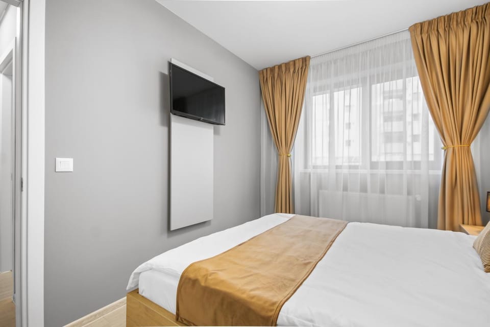 Bed, TV and multimedia, Photo of the whole room, Evening entertainment, Bedroom
