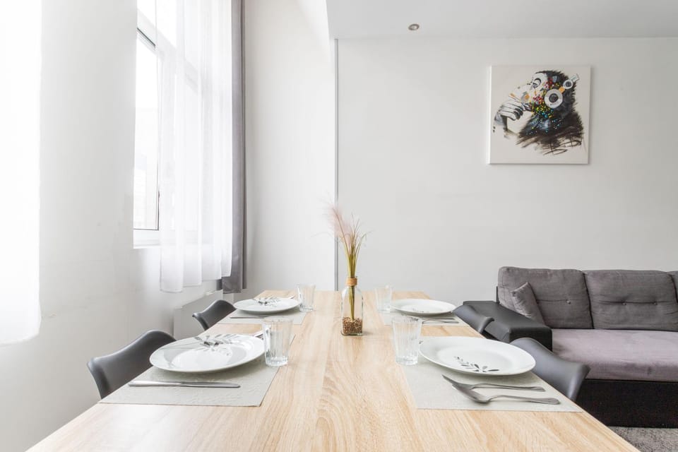 Seating area, Dining area