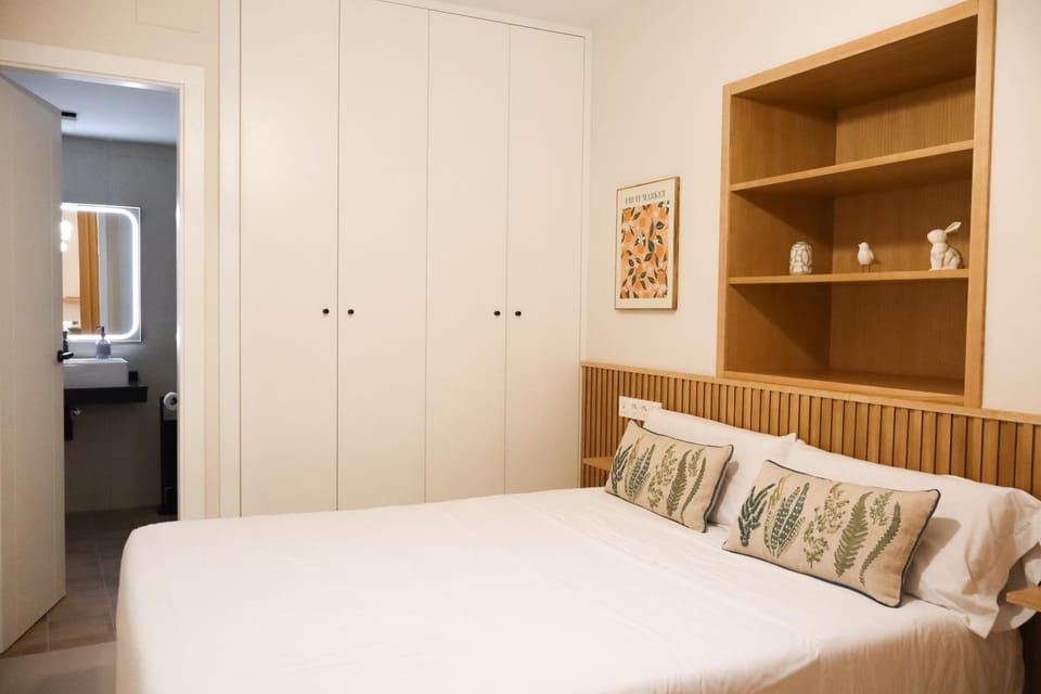 Bed, Photo of the whole room, Bedroom, wardrobe