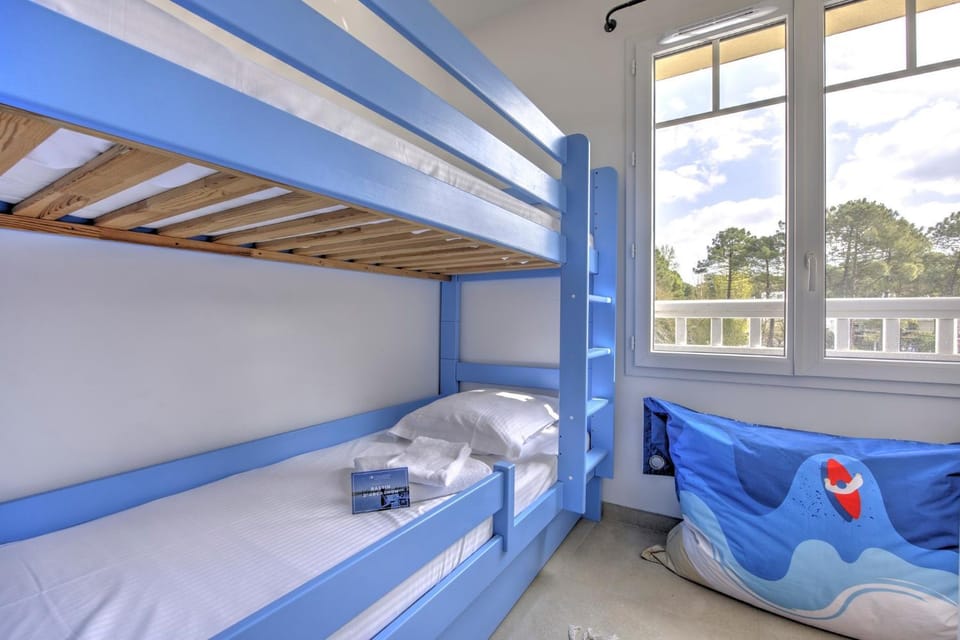 Bed, Photo of the whole room, Bedroom, bunk bed