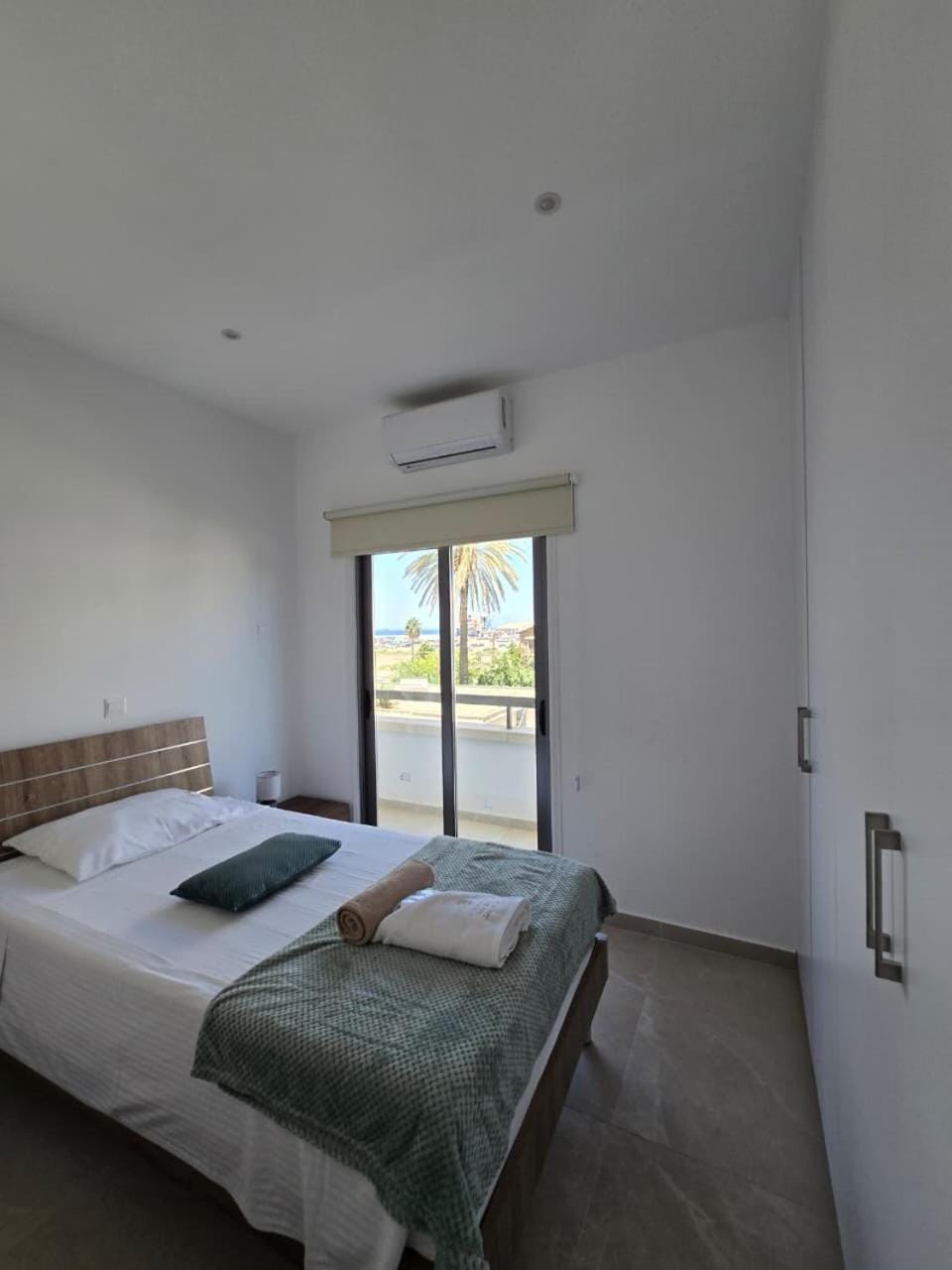 Bed, Photo of the whole room, Bedroom, towels, air conditioner