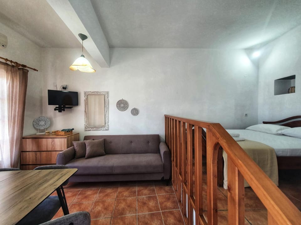Bed, Seating area