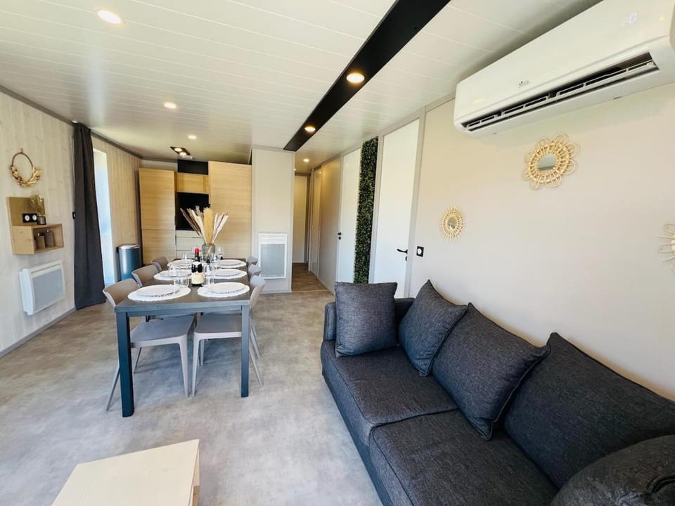 Magnifique chalet climatisé avec jardin adapté PMR Chalet in Giffaumont-Champaubert