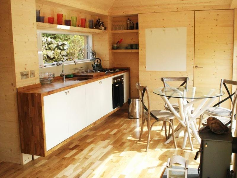 Kitchen or kitchenette, oven, pet friendly, stove