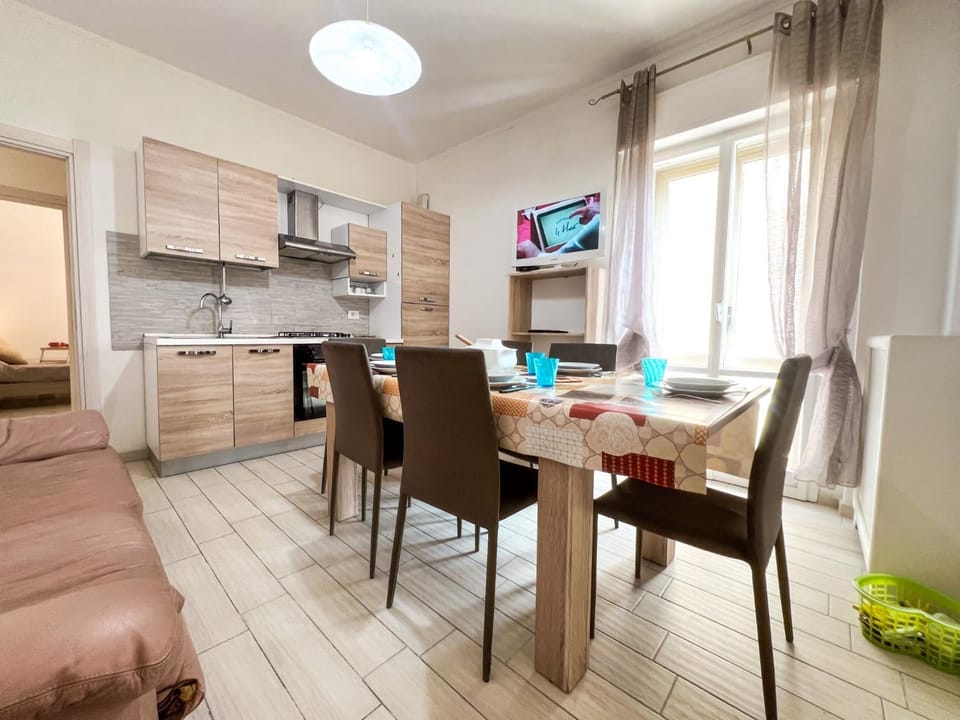 TV and multimedia, Kitchen or kitchenette, Seating area, Dining area