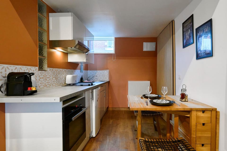 Dining area, kitchen