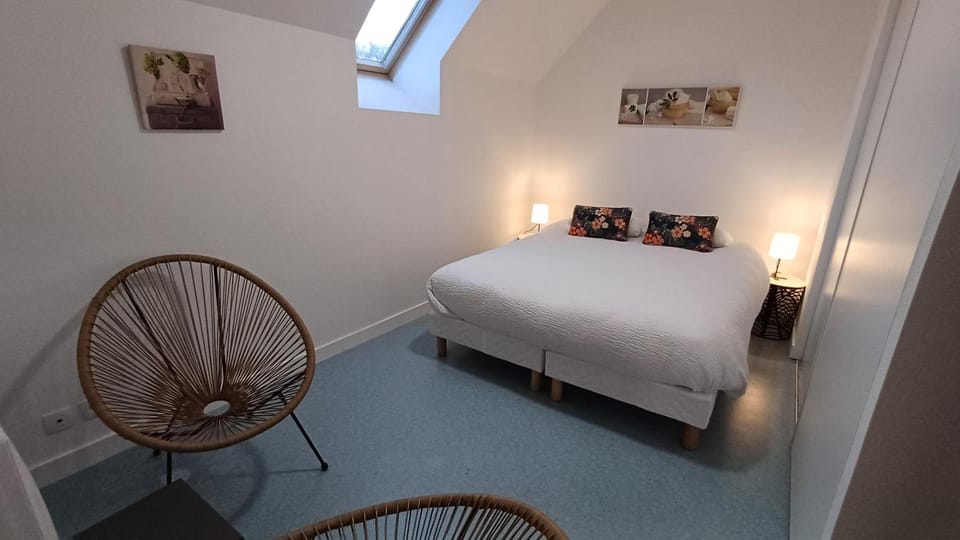 Bed, Photo of the whole room, Bedroom