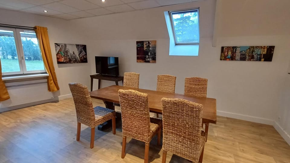 Communal lounge/ TV room, TV and multimedia, Seating area