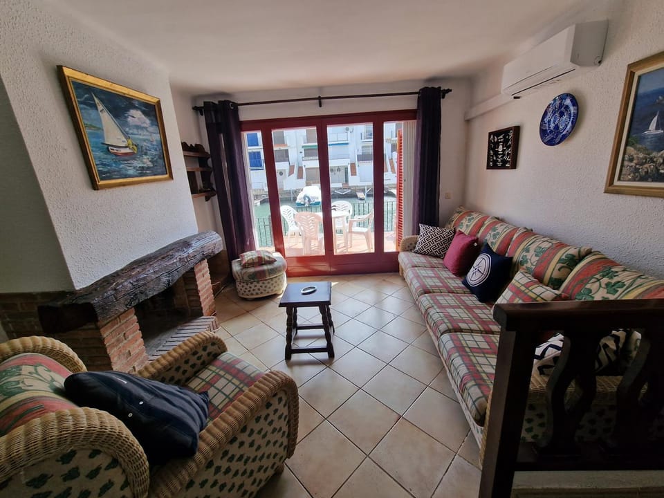 VILLA EMPORION CANALES House in Alt Empordà