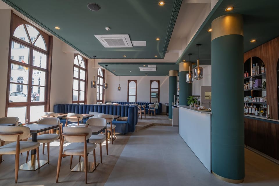 Restaurant/places to eat, Living room, Lounge or bar, Banquet/Function facilities