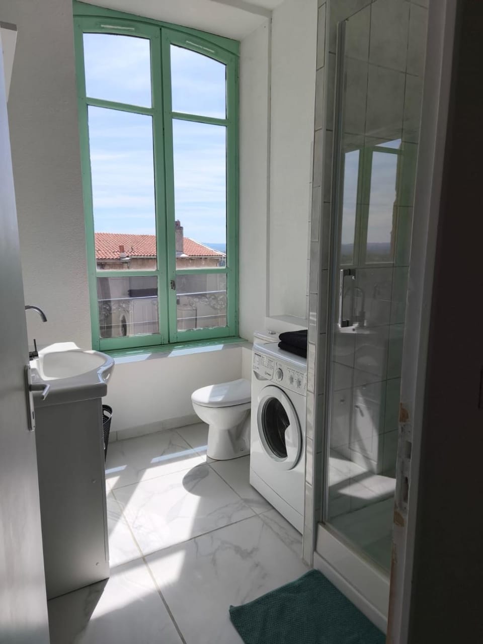 Bathroom, washing machine