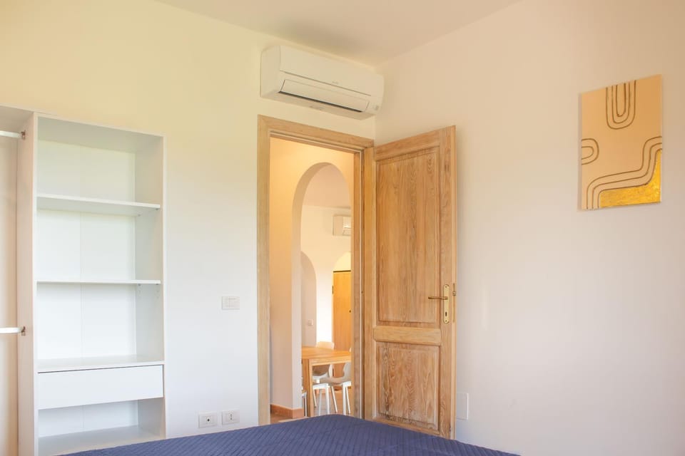 Bedroom, wardrobe, air conditioner
