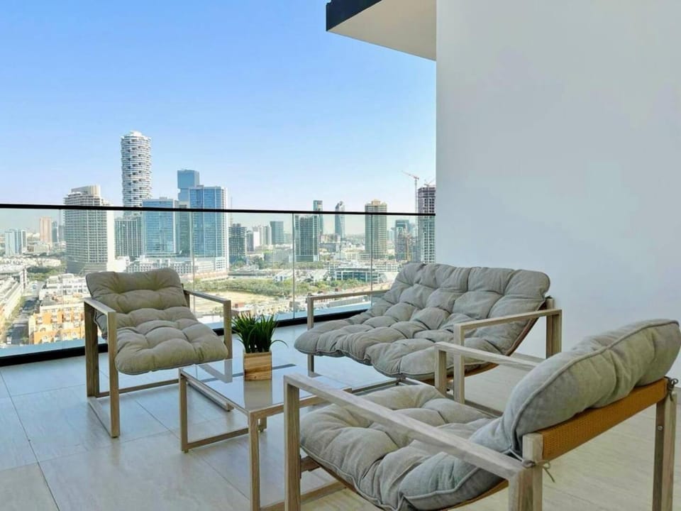 Luxury 2br Private Pool & Balcony Jvc Apartment in Dubai