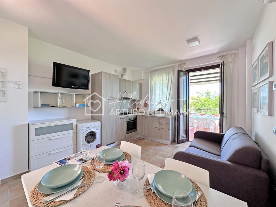 TV and multimedia, Kitchen or kitchenette, Living room, Seating area, Dining area, oven, stove, washing machine