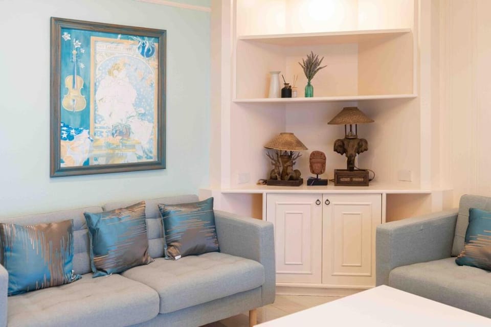 5 mins walk to Chiang Mai Night Bazaar, 3 bedrooms, 3 bathrooms, with garden, a quiet dreamy cottage in the middle of the city Apartment in Chiang Mai