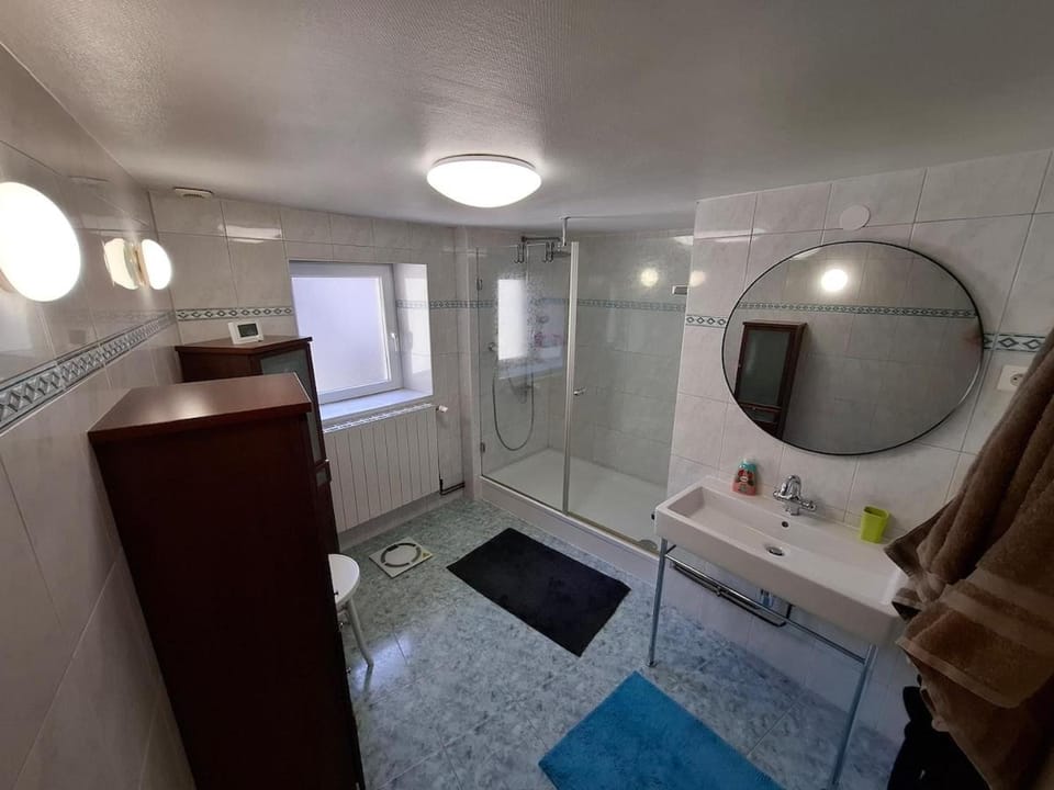 Shower, Bathroom, towels