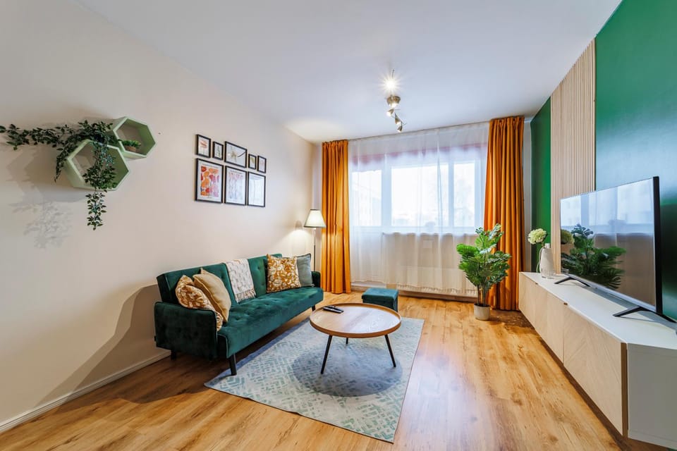 Communal lounge/ TV room, TV and multimedia, Living room, Seating area, Evening entertainment