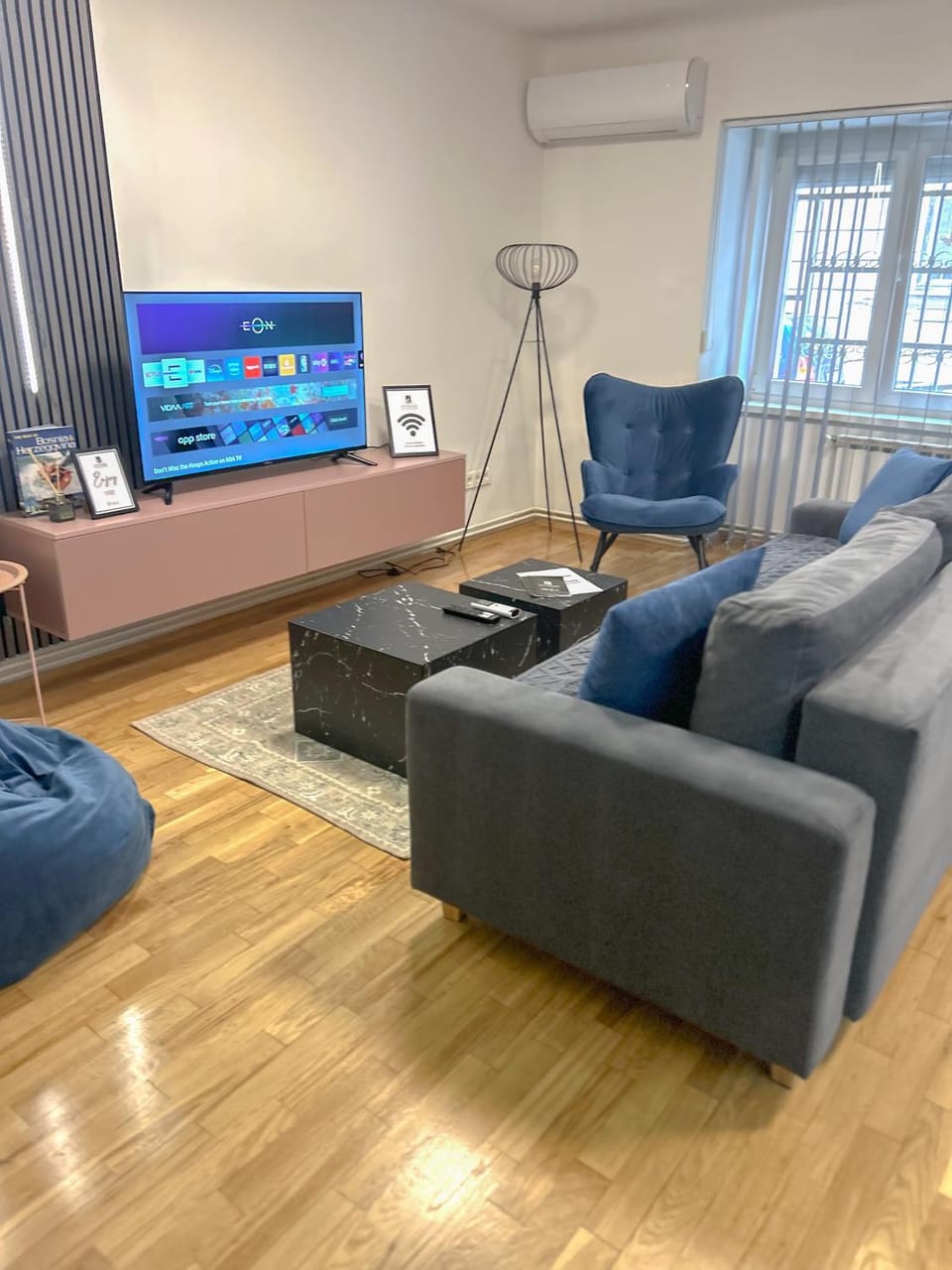 Living room, Seating area