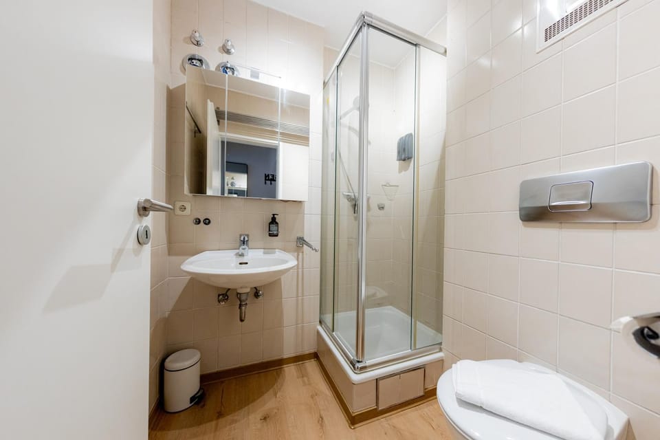 Shower, Bathroom, towels
