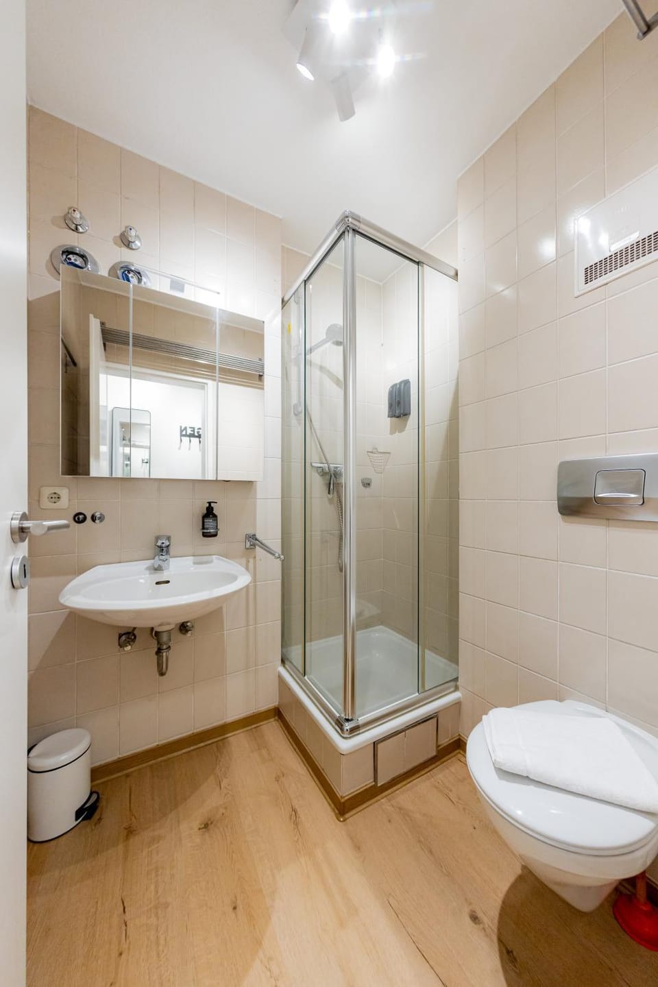 Toilet, Bathroom, towels