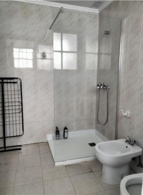 Shower, Toilet, Bathroom, bidet, towels