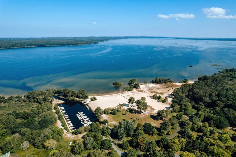 Nearby landmark, Natural landscape, Beach, Lake view