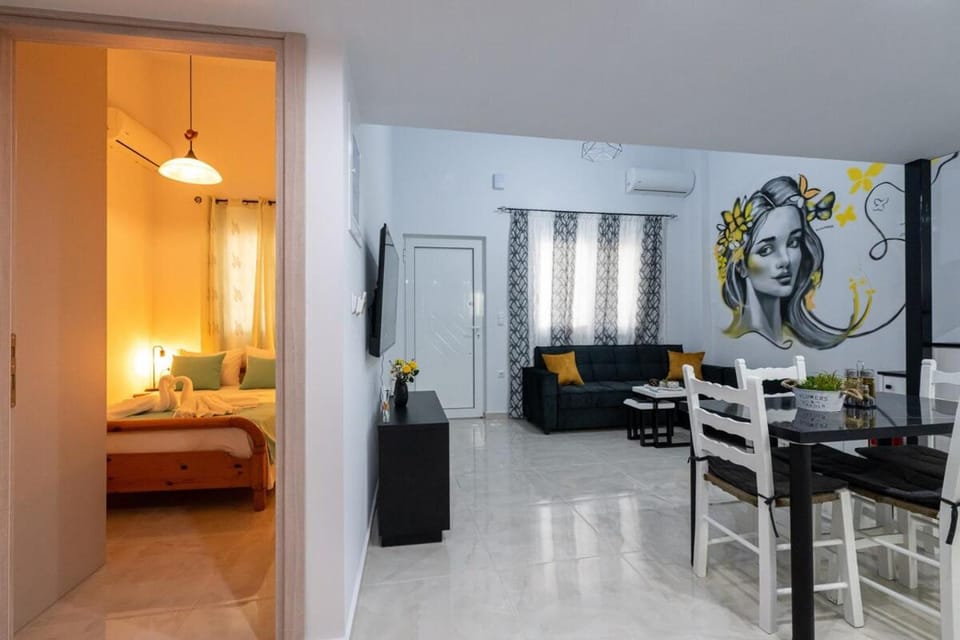 Bed, Living room, Photo of the whole room, Seating area, Dining area, Bedroom