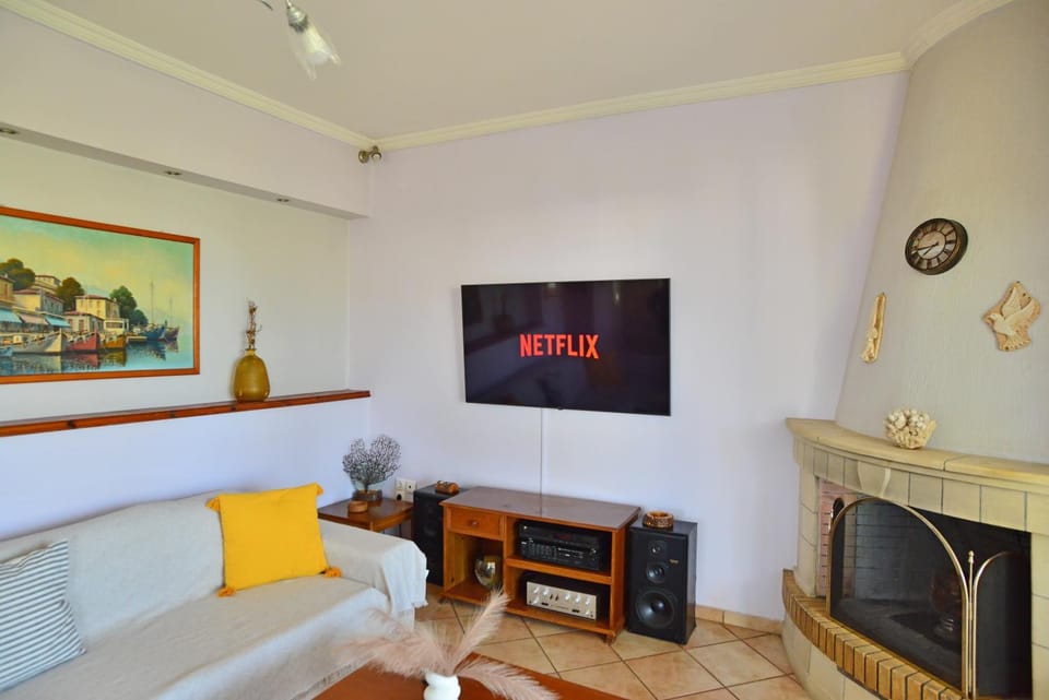Communal lounge/ TV room, TV and multimedia, Living room, Seating area, Evening entertainment, fireplace