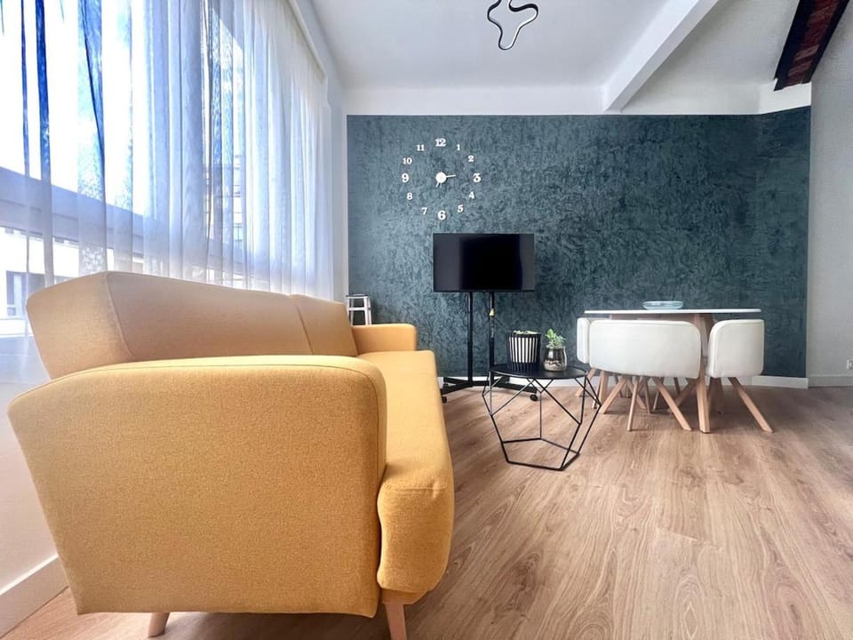 Communal lounge/ TV room, TV and multimedia, Living room