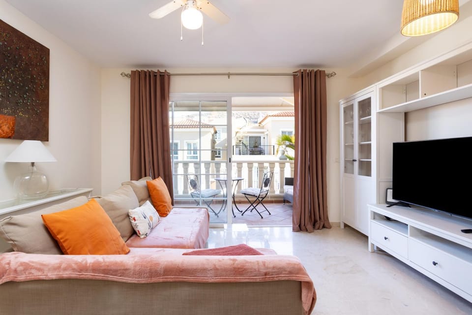 Living room, Photo of the whole room, Seating area
