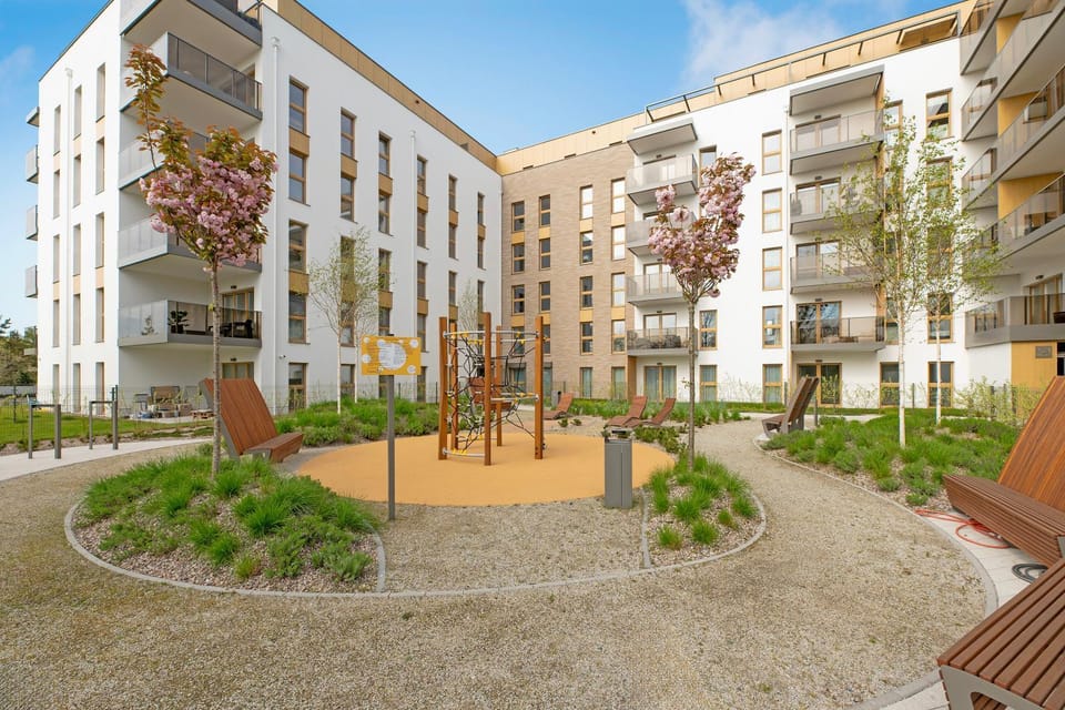 Property building, Spring, Day, Garden, Garden view, Location