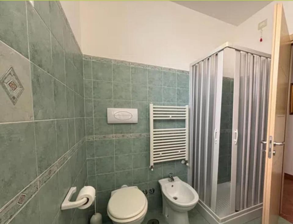 Shower, Toilet, bidet