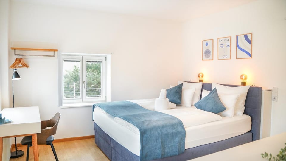 Bed, Bedroom, towels, wardrobe