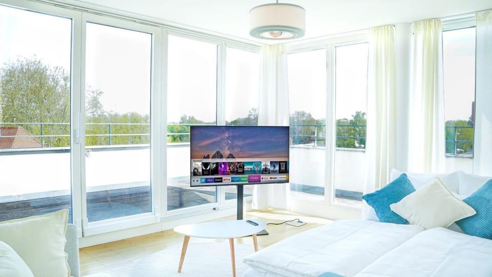 Communal lounge/ TV room, TV and multimedia, View (from property/room), Balcony/Terrace, Living room