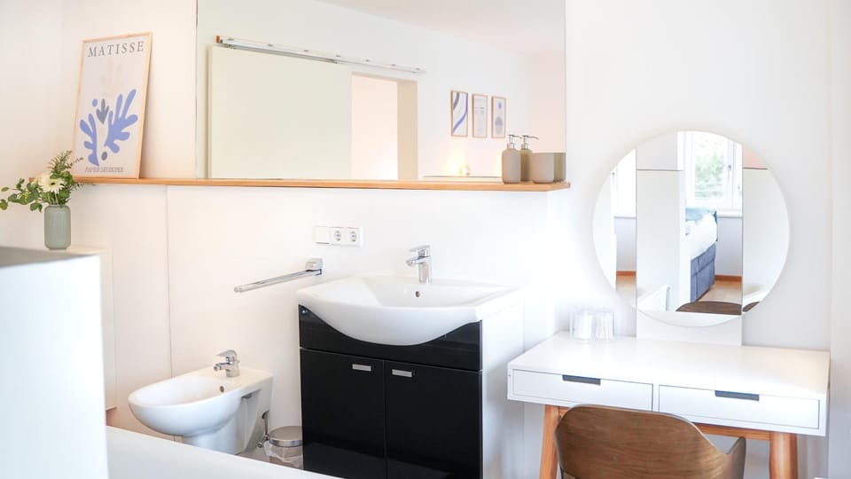 Bathroom, Bath, bidet