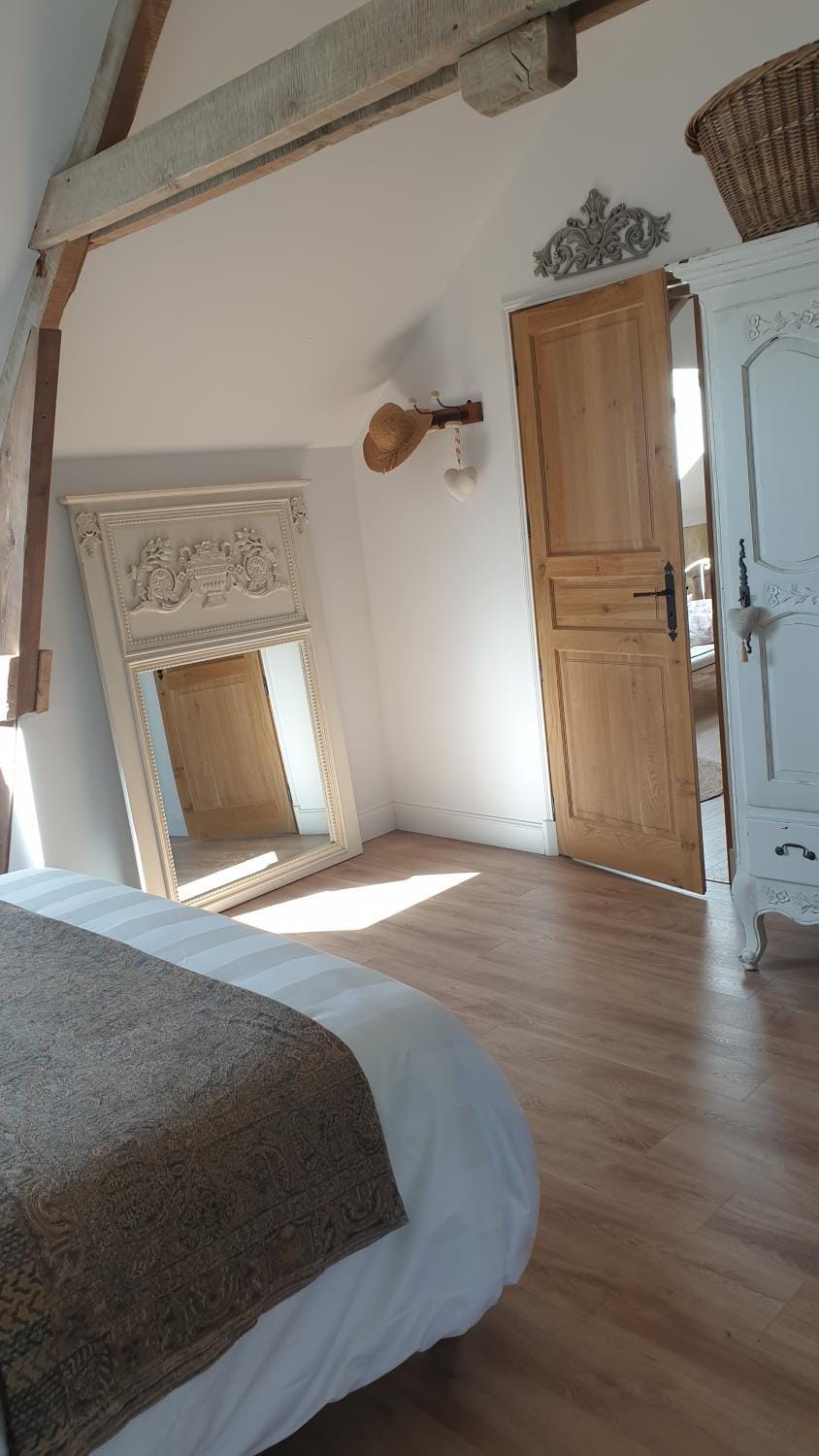 Bed, Photo of the whole room, Bedroom, wardrobe