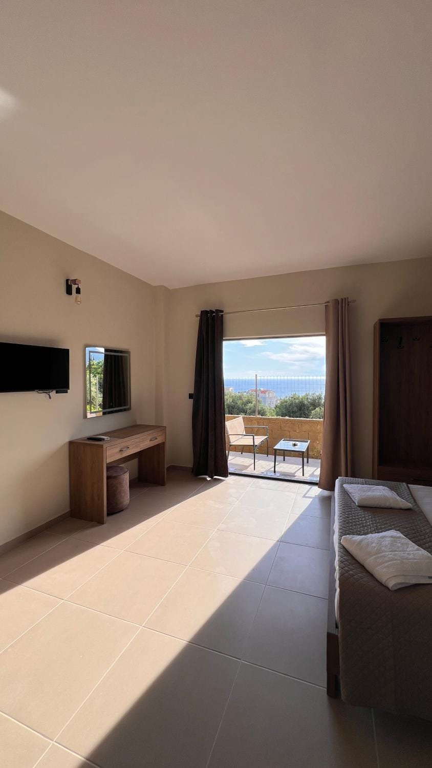 Bed, Natural landscape, TV and multimedia, View (from property/room), Balcony/Terrace, Photo of the whole room, Bedroom, Sea view