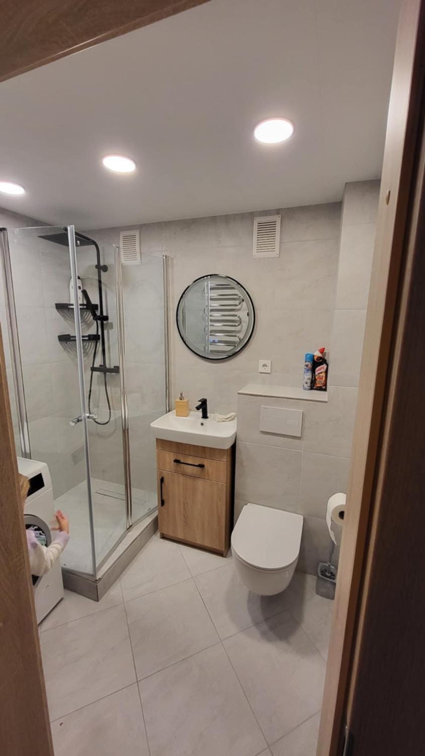 Shower, Toilet, Bathroom, towels