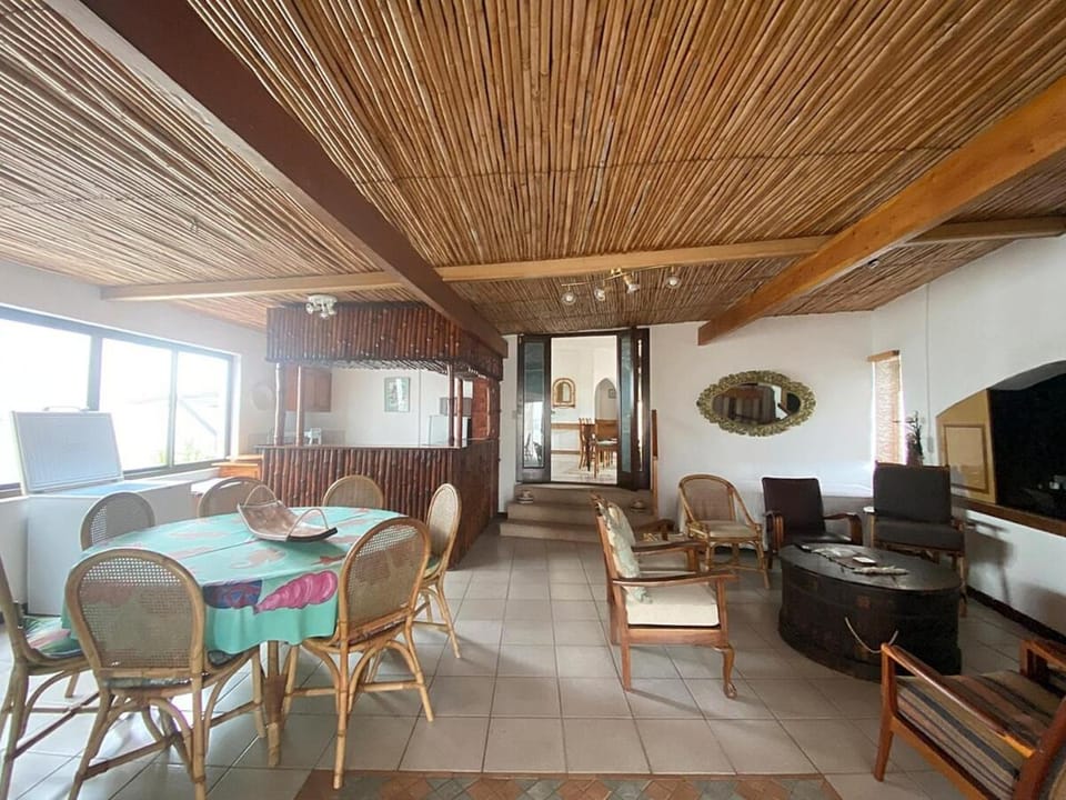 TV and multimedia, Seating area, Dining area