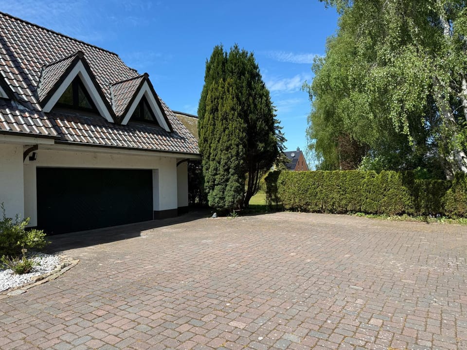 Patio, Parking