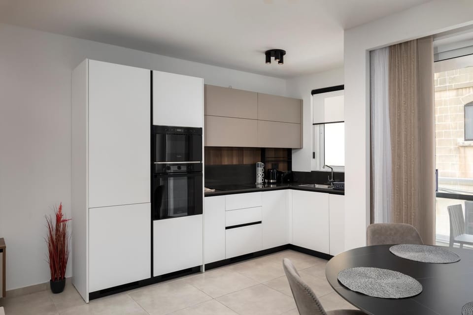Modern 2BD Apartment with Spacious Layout & 2 Balconies - San Gwann Apartment in Malta