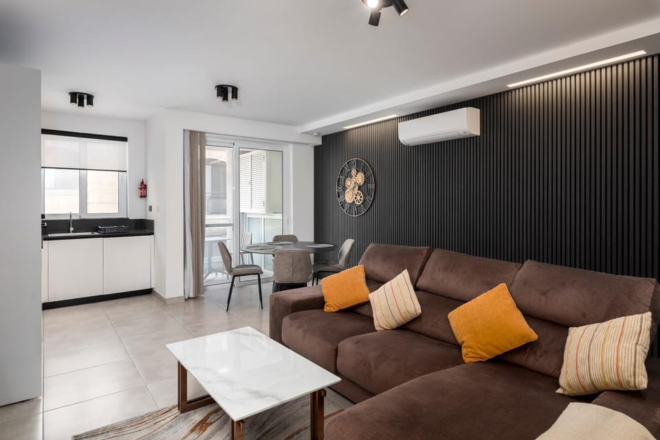 Modern 2BD Apartment with Spacious Layout & 2 Balconies - San Gwann Apartment in Malta