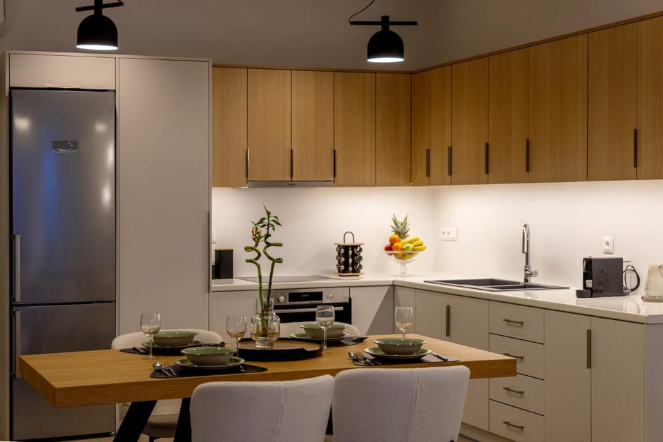 Kitchen or kitchenette, Dining area, oven, stove