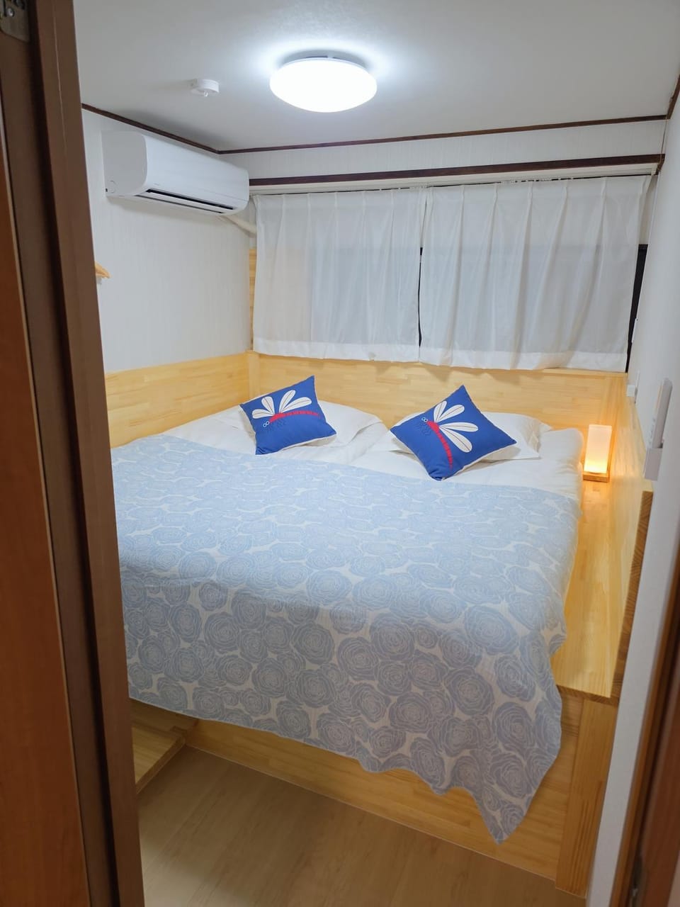 Bed, Photo of the whole room, Bedroom, air conditioner