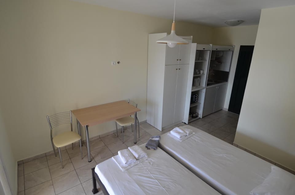 Kitchen or kitchenette, Photo of the whole room, Bedroom