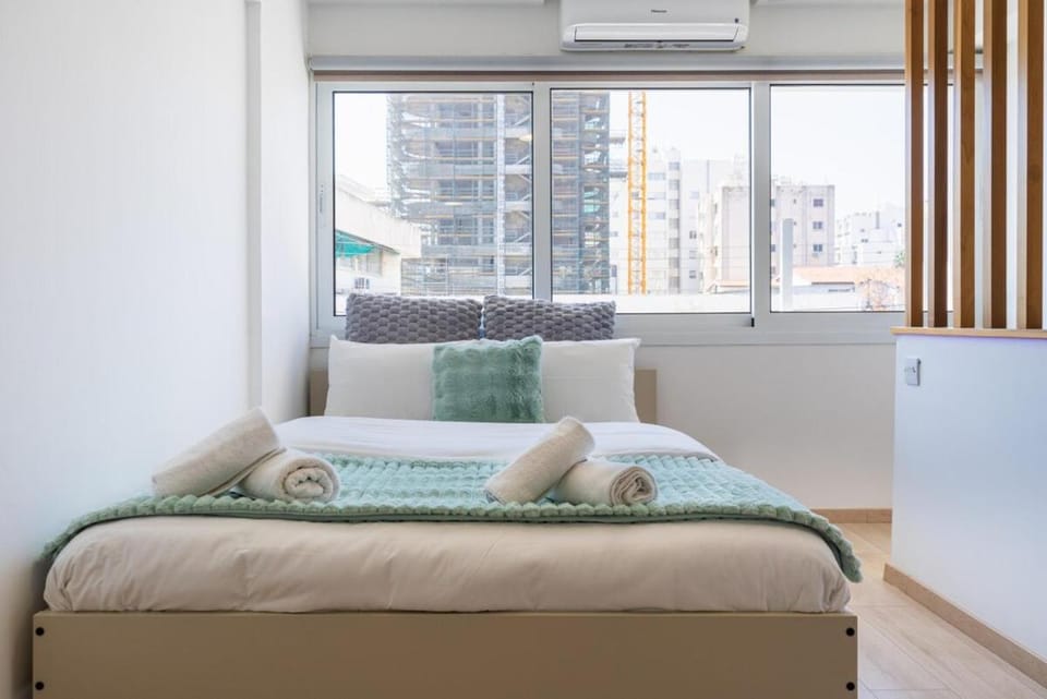 Bed, Bedroom, towels, air conditioner