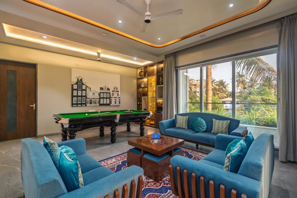 Billiard, Living room, Seating area