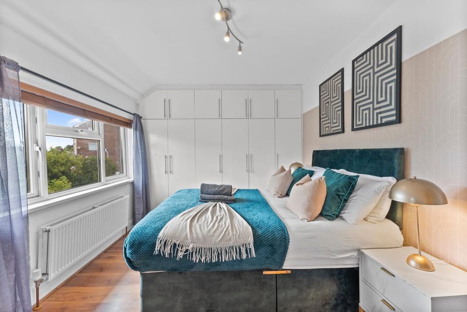 Elegant 3-Bedroom House in the Heart of Windsor House in Windsor