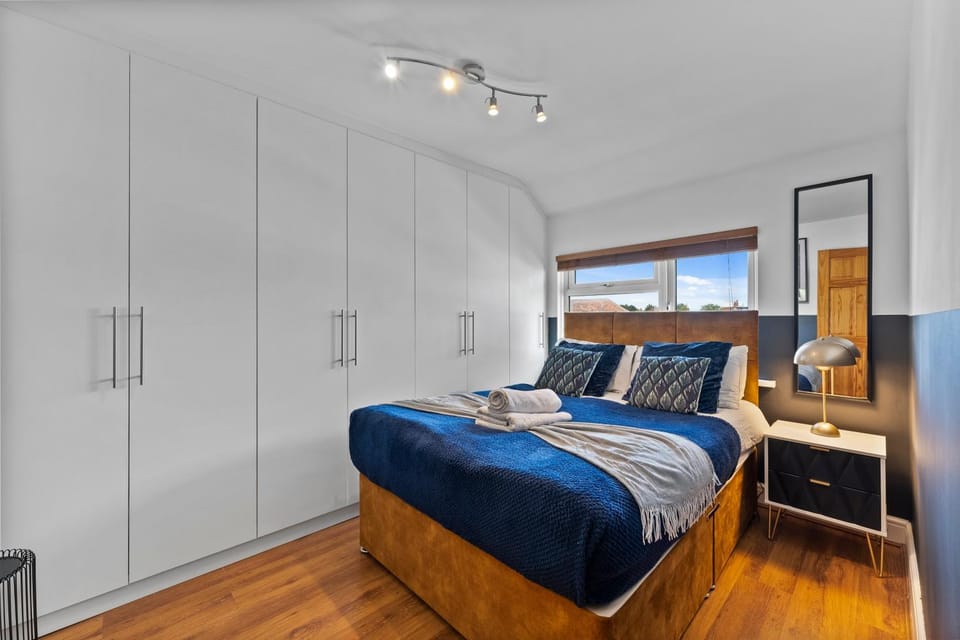 Elegant 3-Bedroom House in the Heart of Windsor House in Windsor